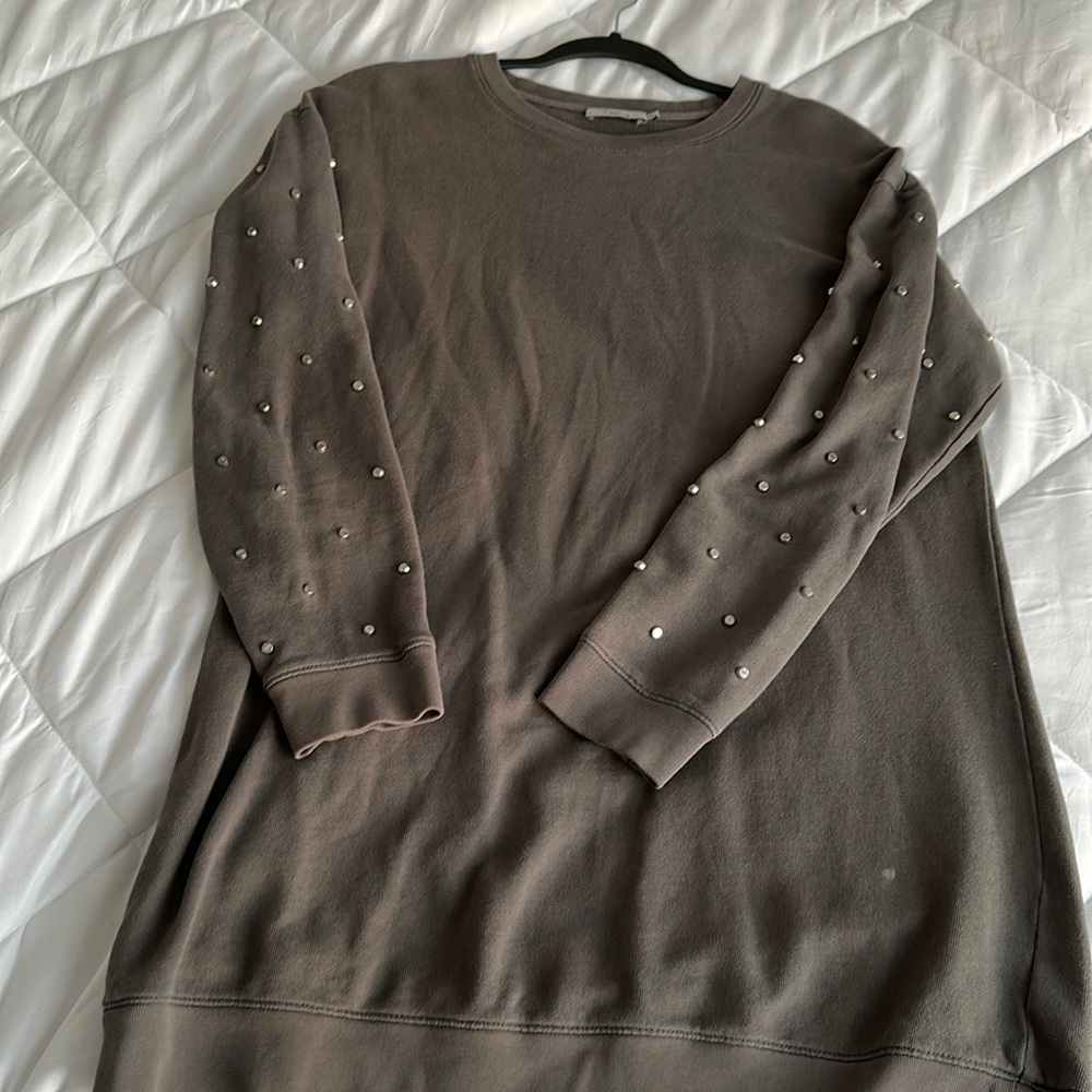 Mini sweater dress in grey and stud design on sleeves